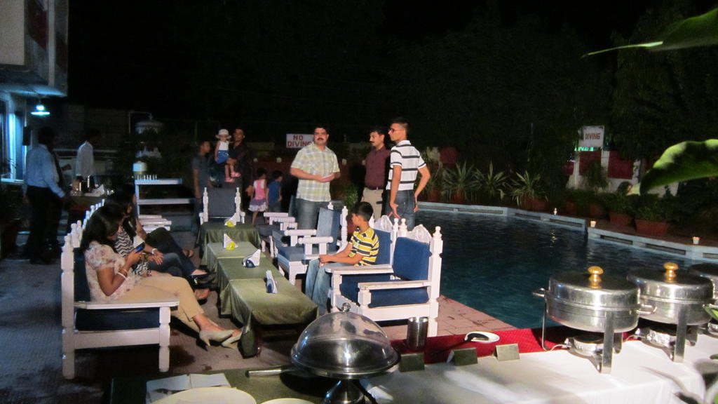 Aravali Clarks Inn Alwar Exterior photo